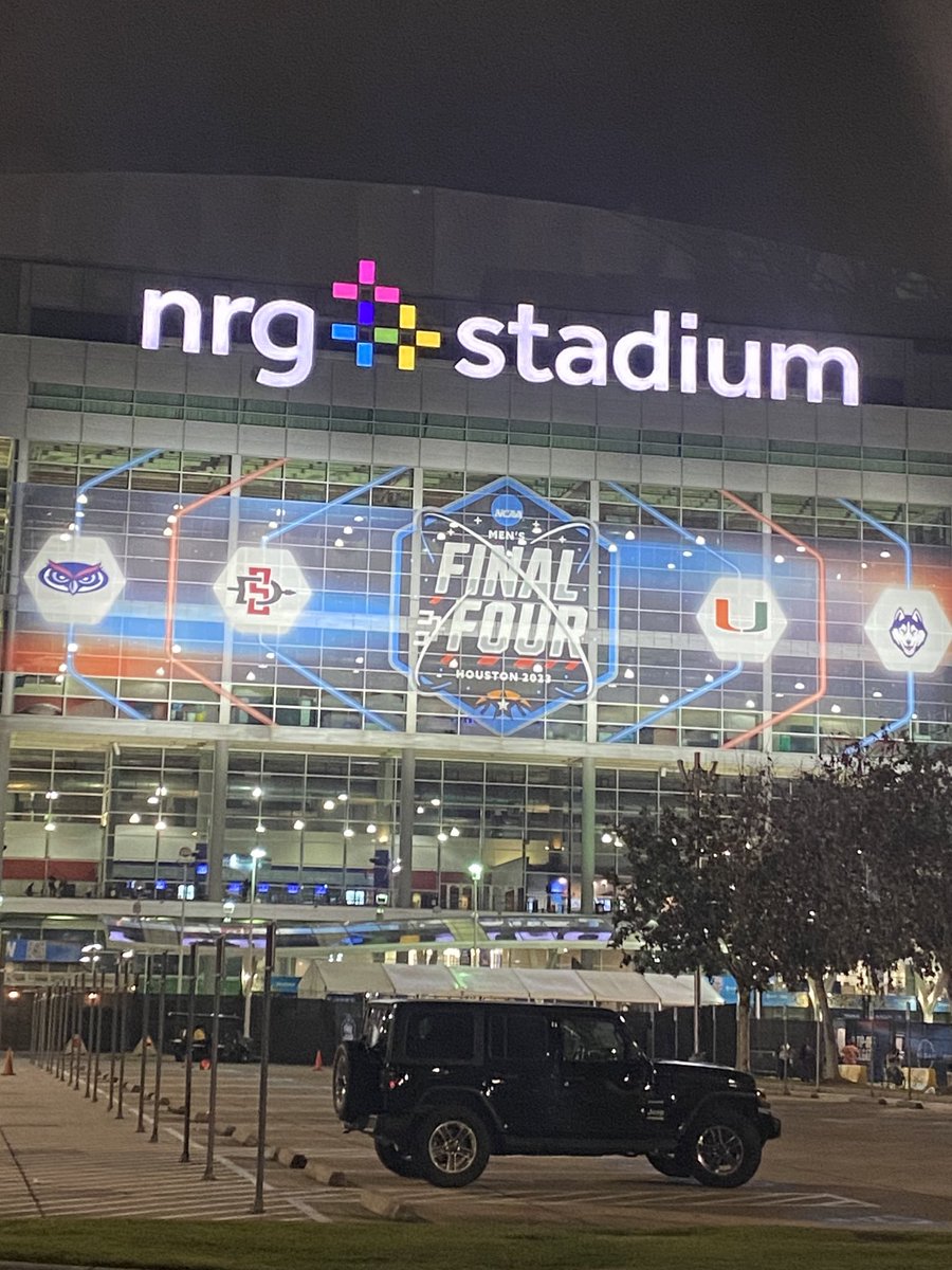 IntlBetty's tweet image. We lost but it was still one of the best experiences. Aztec history was made today. Always and forever ❤️🖤 #SDSUAztecs #SDSUvsUCONN