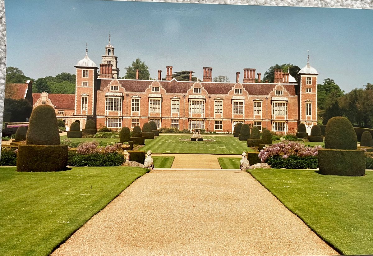 We are looking for someone fantastic to join our team at Blickling. Fancy working with me?! careers.nationaltrust.org.uk/OA_HTML/a/?_ga…