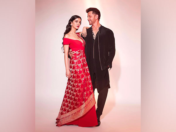 ani_digital's tweet photo. Hrithik Roshan shares pictures with "lady in red", Sussanne Khan reacts
Read @ANI Story | https://t.co/qd4L9xR93C
#HrithikRoshan𓃵 #SabaAzad #NMAAC https://t.co/Q8ykJbZ2ze