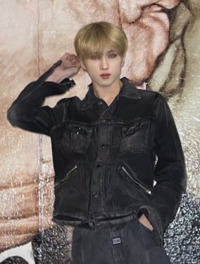 비슷하지만 사뭇 다른 청청지성 사이에 4년이 흘렀다네 

골격도 굵어지고
머리색도 바꼈지만
여전히 아름다운 지성이