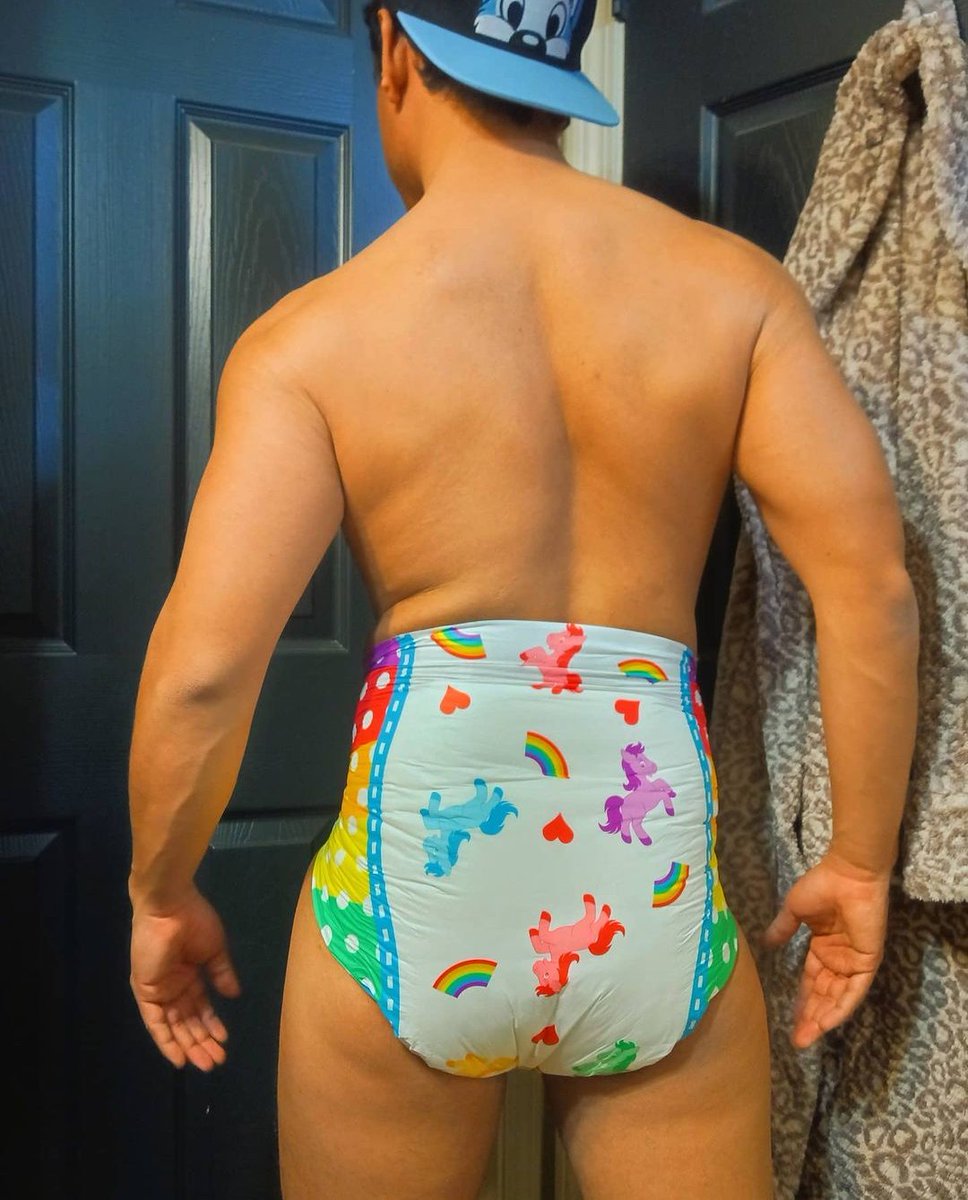 RearzDlx's tweet photo. A lot of Unicorn 🦄 and rainbow 🌈 in my diapee 😋❤️!!! 
.
@tykables #tykablesdiapers #tykablepride #abdlboys  #abdlmuscle #abdldiaperbutt #abdlcommunityandlifestyle #abdl #abdllifestyle #abdlhappylifestyle #abdldiapers https://t.co/SkzQWymZNn