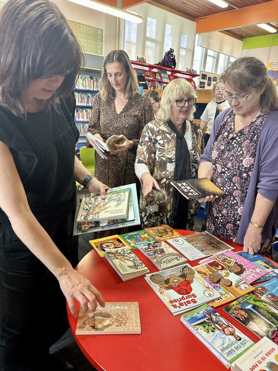 DahliaMalaeulu's tweet photo. Best way 2 celebrate our recently released books is being invited 2 present them 2 amazing Librarians who understand the need 4 our Pasifika stories at the SLANZA fono here in Welly🙏🏾📚❤️ & happy 2 week anniversary Pasifika Navigators! @nzbookcouncil @Schoollibsnz @coreeducation https://t.co/uLwUQYY8Eh