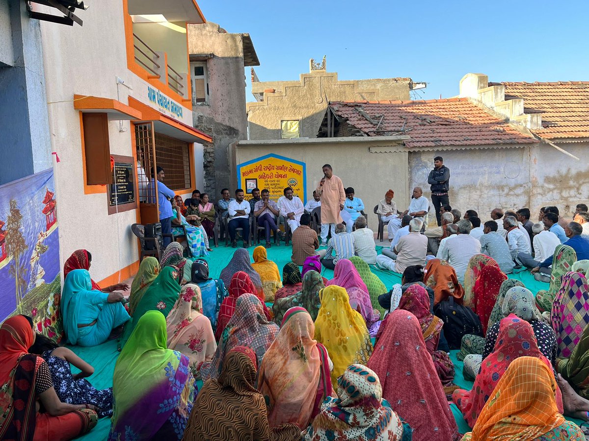 MGNREGASUR's tweet photo. સુશાશન ના ૧૦૦ દિવસ અંતર્ગત મનરેગા હેઠળ બનેલ નવીન ગ્રામ પંચાયત ઘર બામણવા તાલુકા દસાડા જિલ્લો સુરેન્દ્રનગર.માનનીય ધારાસભ્યશ્રી પી.કે.પરમાર સાહેબ ના હસ્તે થયેલ લોકાર્પણ. https://t.co/1ILC44B5Dr