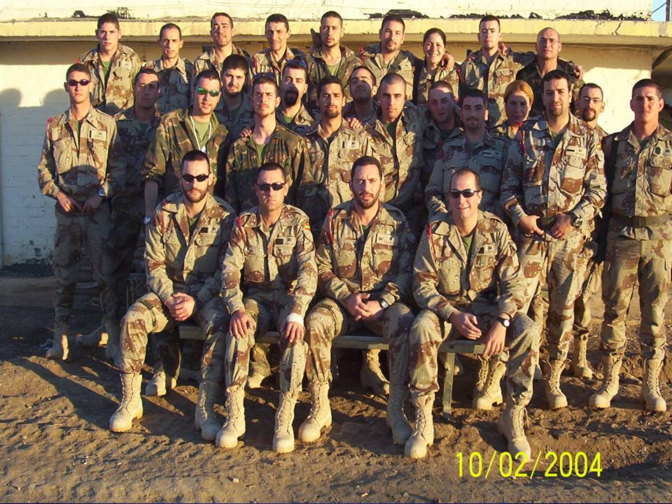 #Taldíacomohoy 2004, batalla de #Najaf #Irak, las tropas españolas rescataron a una sección de salvadoreña bajo incesante fuego enemigo, lo que les valió varias Cruces Mérito Militar Distintivo Rojo. Estos son nuestros héroes #EfeméridesEjército 🇪🇸 . 
ejercitotierra.wordpress.com/2018/03/18/tod…