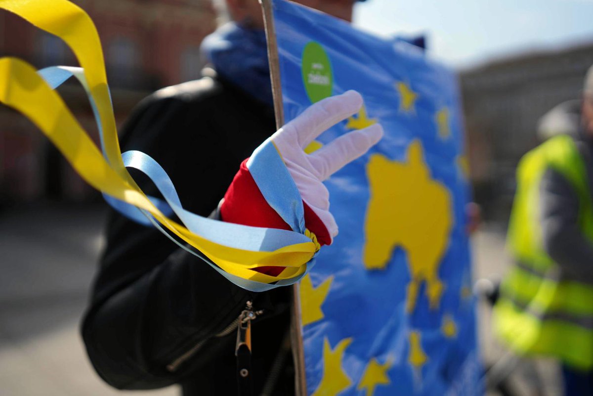 Coś się zmienia: młode kobiety tracą serce do ukraińskiej obecności w Polsce [SONDAŻ IPSOS] <a href="/theus_julia/">Julia Theus</a> #OKOpress  oko.press/ukraincy-w-pol…