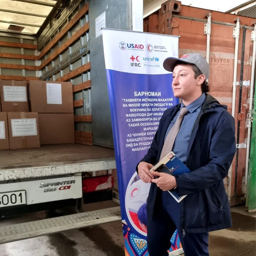 unicef_tjk's tweet photo. @UnicefTajik w/ the support of @USAIDSavesLives provided 450 Family Hygiene &amp; Dignity Kits, through Committee of Emergency Situations &amp; Civil Defense for further dissemination in 400 households Kuhistoni #Maschoh &amp; 50 in #Rasht District affected by recent #earthquakes. https://t.co/fpRNx9AYHN