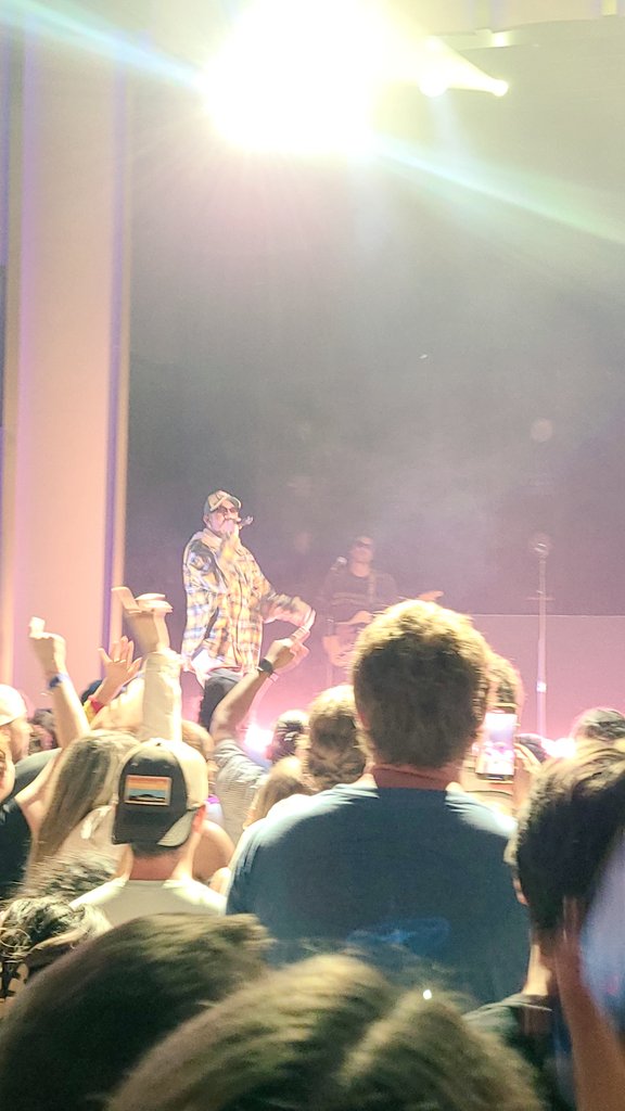_Lkshv's tweet photo. Omggaaaaaaawwwwwwd, @brycevine your Dallas show @ the Echo was LIT!! Thanks for giving us your all on that stage!! #exchomusiclounge #brycevine #bestconcertever https://t.co/9Aj3lCyo7k