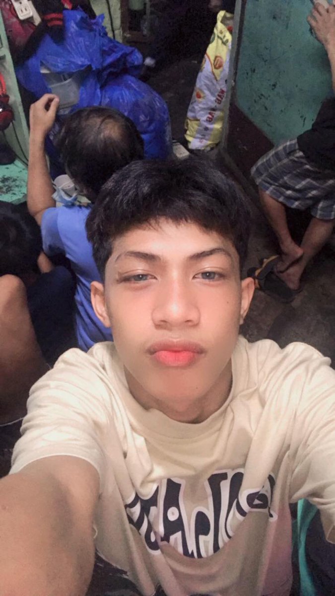 lakingcamba's tweet photo. kiss kakay kuya.!! https://t.co/u7sSOXMIuS