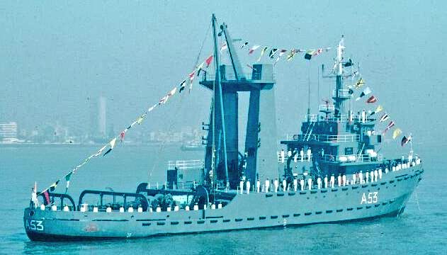 The indigenously built, Gaj Class Ocean Going Tug (submarine rescue vessel) #INSMatanga (A 53) was commissioned into the Indian Navy on 04 April 1983- #ThisDayInIndianNavy

INS Matanga served the Nation till she was finally paid off on 27 January 2017.  #IndianNavalHistory