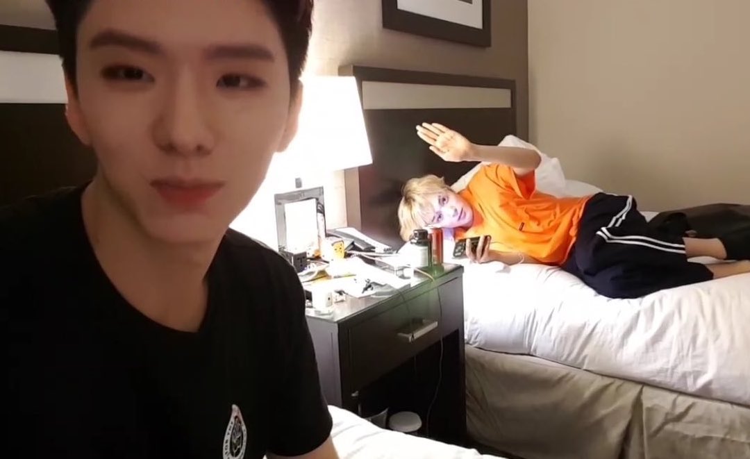 기현이 옆자리는 민혁이