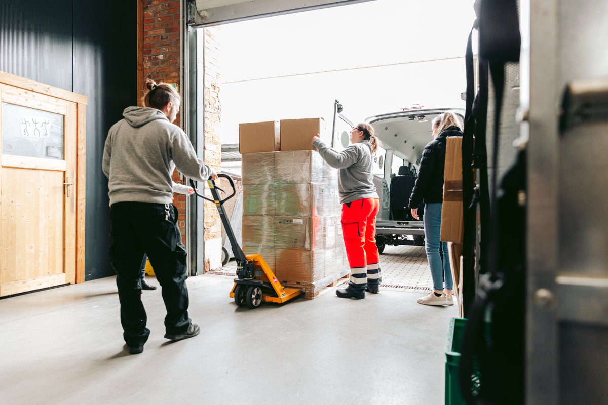 spread_group's tweet image. Kleine Geste, große Wirkung: Wir haben in den letzten Wochen über 6000 unserer Tassen ☕ an die @Arbeiterwohlfahrt und @Johanniter gespendet und hoffen, Menschen in unserer Region damit eine kleine Freude zu machen. #spreadthegood