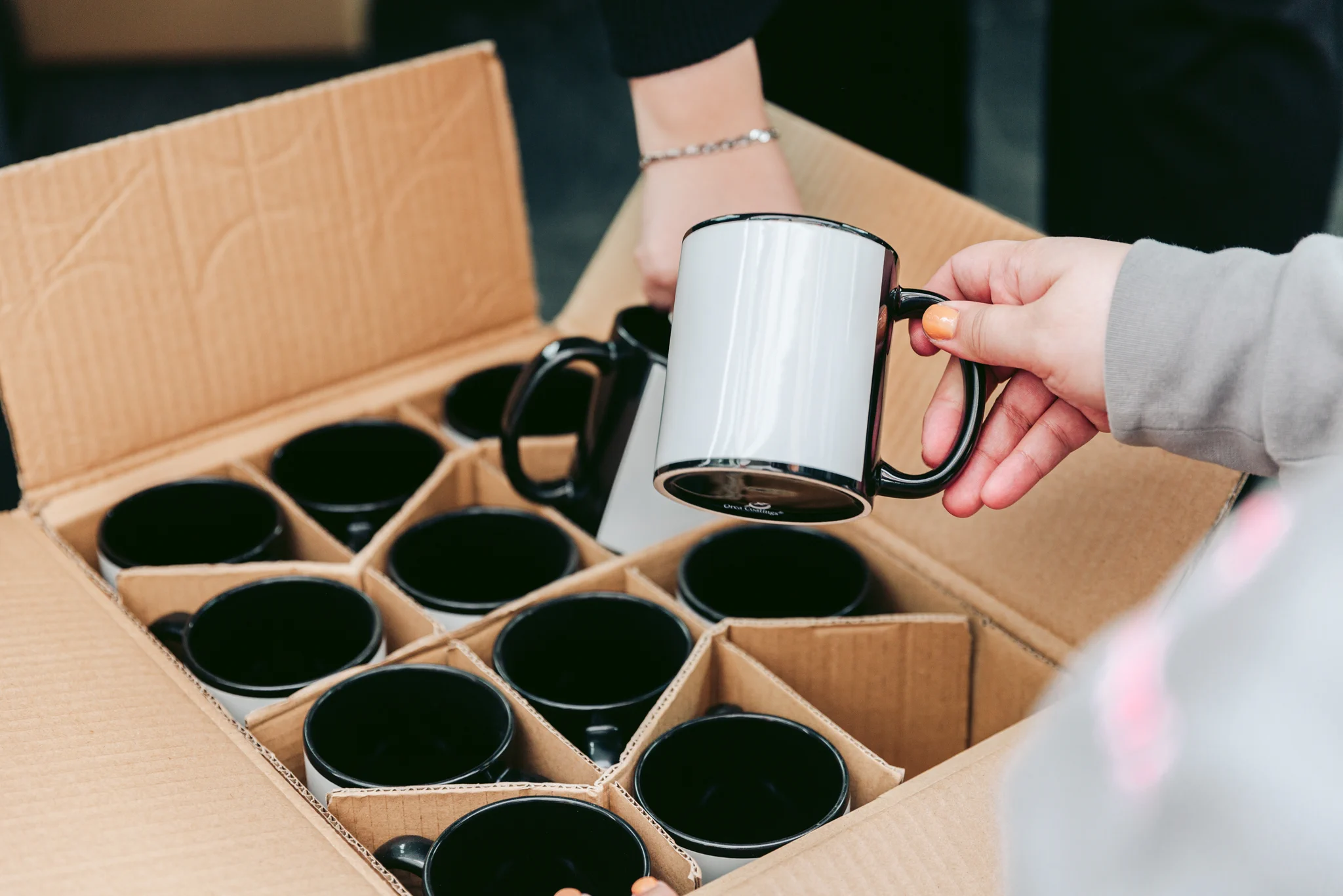 Spreadshirt Global на мрежи X: „We were hopefully able to bring a little joy to local people last week, by donating over 6000 mugs ☕ to the wonderful organisations @Arbeiterwohlfahrt and @Johanniter. #