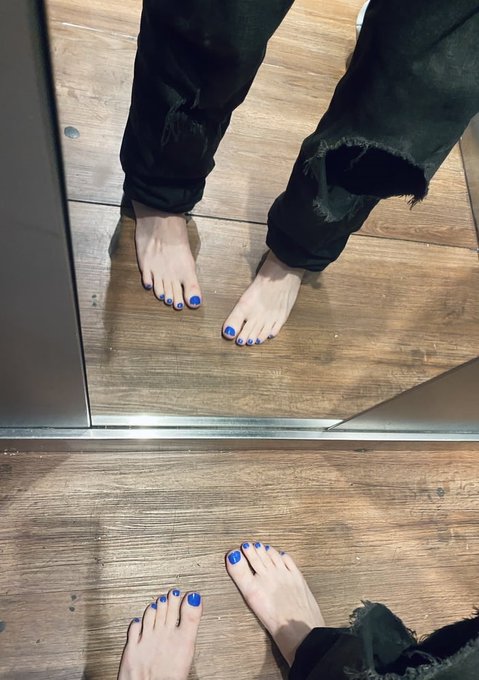 Barefoot in elevator 😍😋🦶💅 https://t.co/TWLBFvk1so<a href="/tag/sleepyfetish"class="tags"><span>#sleepyfetish</span></a><a href="/tag/footjop"class="tags"><span>#footjop</span></a>