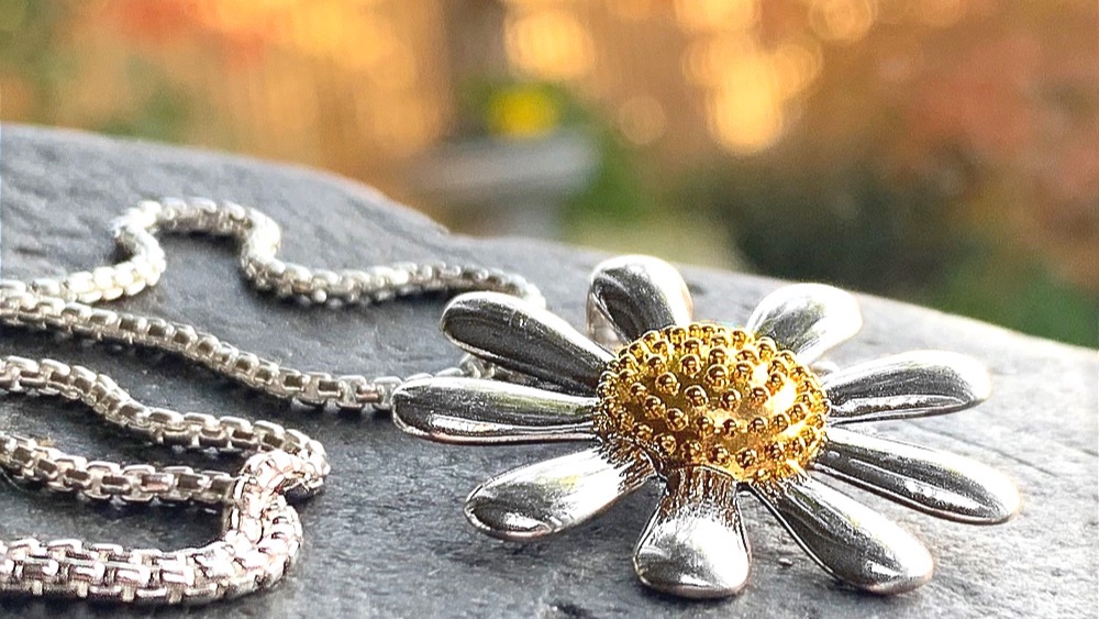 PWJ_designs's tweet photo. The daisy is the April birth flower. Browse our unique collection with 10% OFF our daisy jewellery designs!
https://t.co/6wajNseF97 https://t.co/V6XAJzd4I7