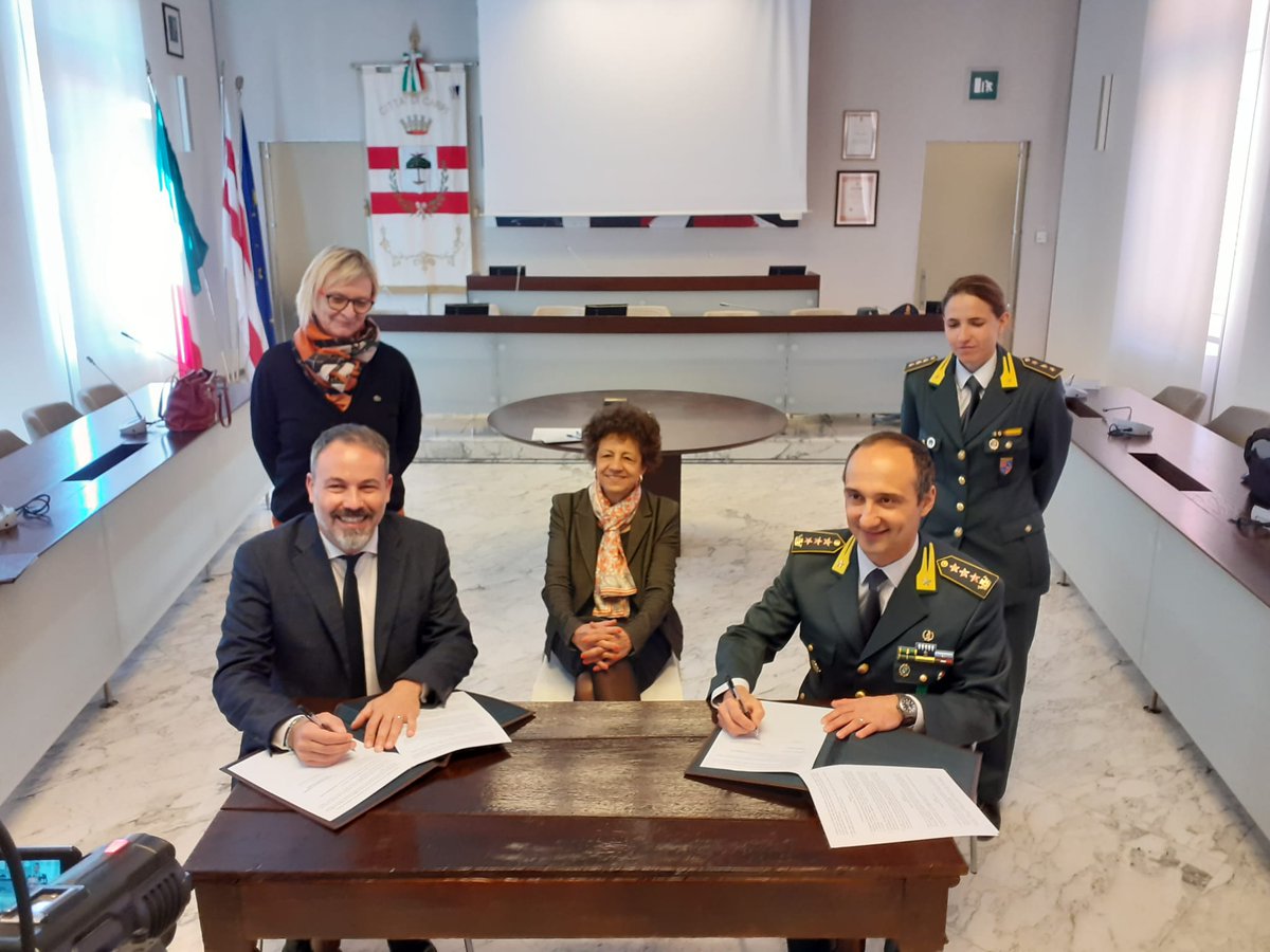 Città di Carpi@ComuneCarpi
Carpi costruisce la via della legalità e della trasparenza per i 39 milioni di euro del PNRR  

Firmato un protocollo d'intesa fra il Comune di Carpi e il Comando Provinciale della <a href="/GDF/">Guardia di Finanza</a>   

<a href="/Viminale/">Il Viminale</a> #PNRR #operepubbliche #Carpı