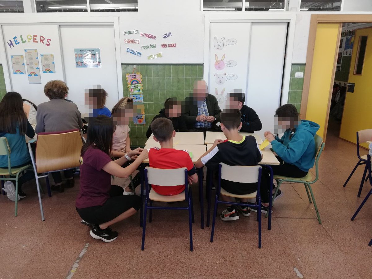ceipvbi's tweet photo. 👵🏻 ENCONTRES INTERGENERACIONAL / ENCUENTROS INTERGENERACIONALES 👵🏻

Segona jornada d'encontres generacionals amb una gran acceptació.
———————————————
Segunda jornada de encuentros generacionales con una gran aceptación. https://t.co/gvbcJOf2RK