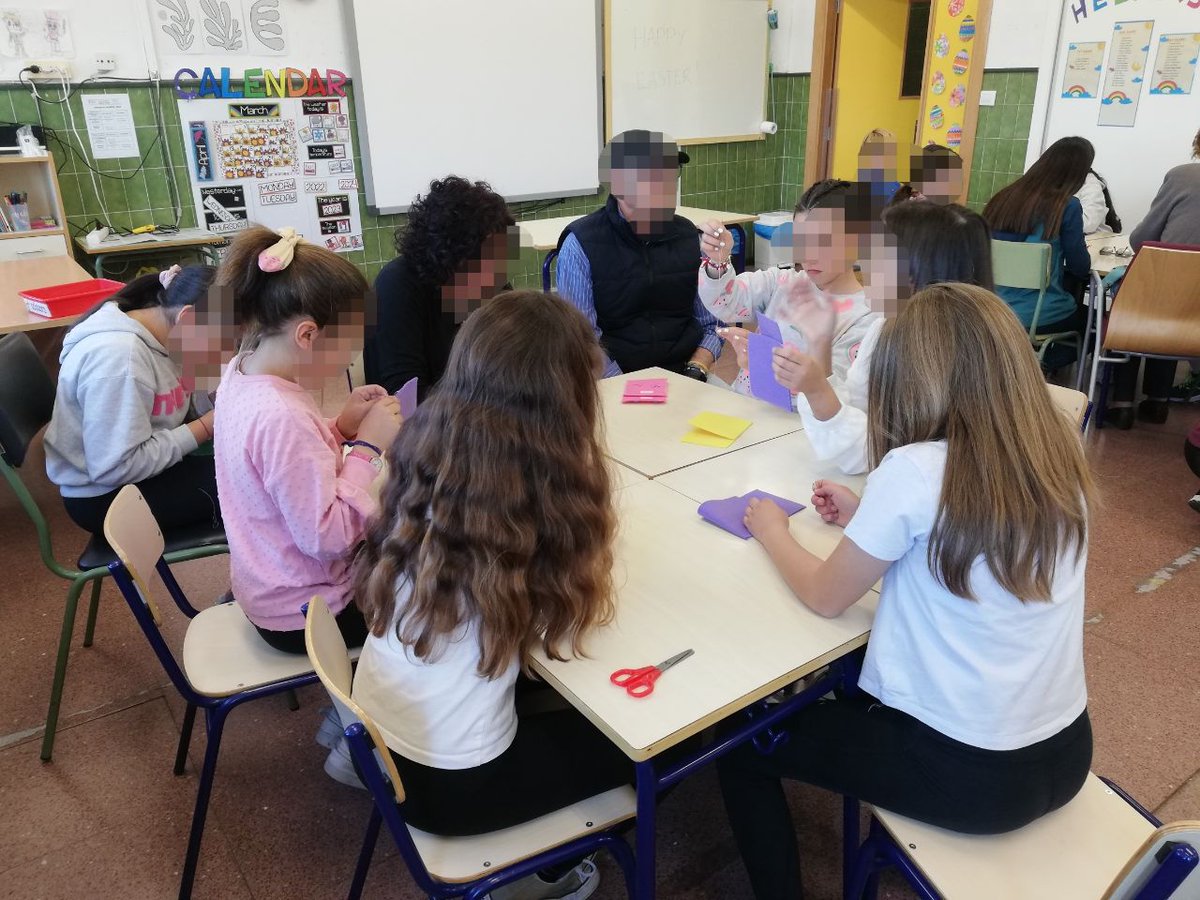 ceipvbi's tweet photo. 👵🏻 ENCONTRES INTERGENERACIONAL / ENCUENTROS INTERGENERACIONALES 👵🏻

Segona jornada d'encontres generacionals amb una gran acceptació.
———————————————
Segunda jornada de encuentros generacionales con una gran aceptación. https://t.co/gvbcJOf2RK