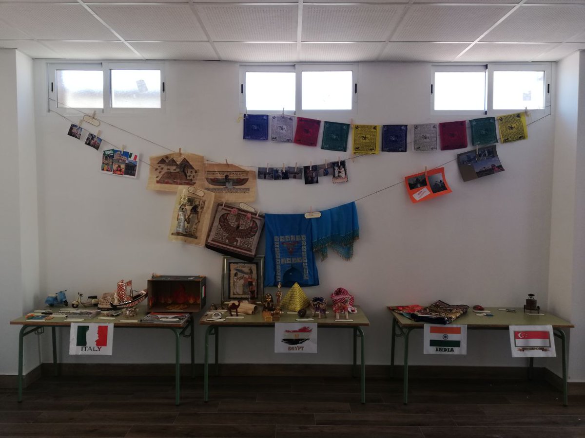 ceipvbi's tweet photo. 🌍 EXPOSICIÓ LA VOLTA AL MÓN🌍

Ja tenim preparada l'exposició amb tots els objectes que ens heu portat. Si la voleu veure, obrirem les portes a partir de les 12:30 h. https://t.co/1UPR5Ptaai