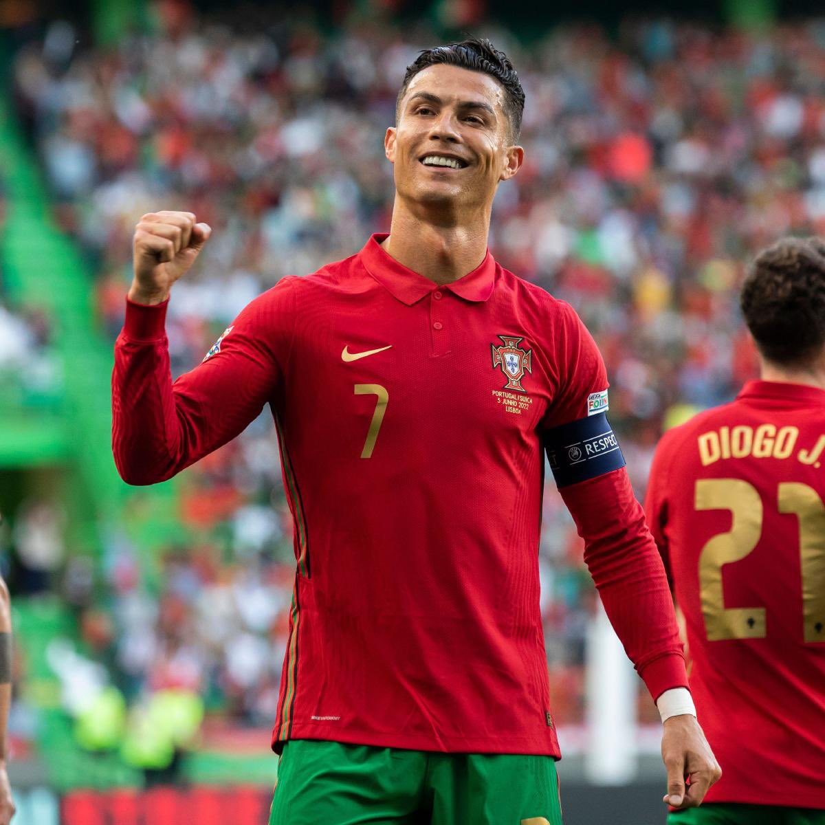 FrankKhalidUK's tweet photo. Before criticizing Cristiano Ronaldo, just remember he's the:

◾️ Top scorer in football history. ✅
◾️ Top scorer in international football history. ✅
◾️ Top scorer in UEFA Euro history. ✅
◾️ Top scorer in Champions League history. ✅
◾️ Top scorer Real Madrid's history. ✅
◾️ Top scorer in Portugal's history. ✅

One of the greatest players of all time, Cristiano Ronaldo! 🙌🇵🇹