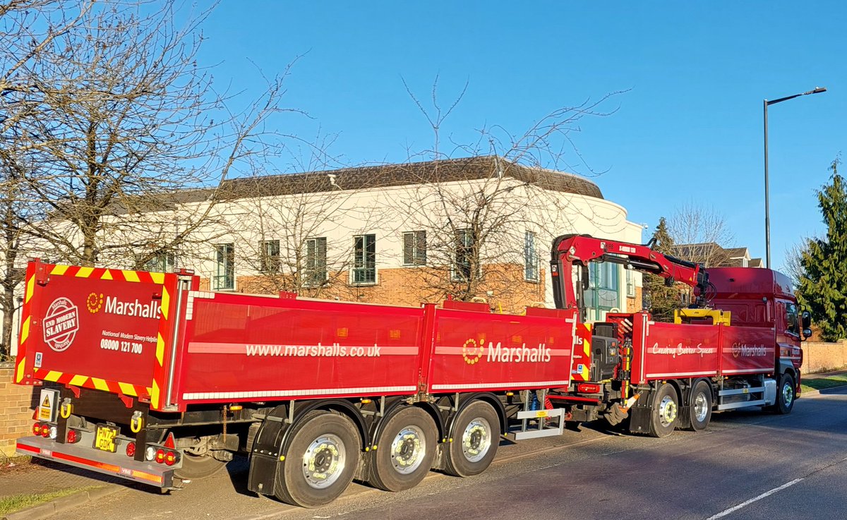 A beautiful, frosty morning in Maidenhead, not a cloud in the sky. #livingthedream 🚛