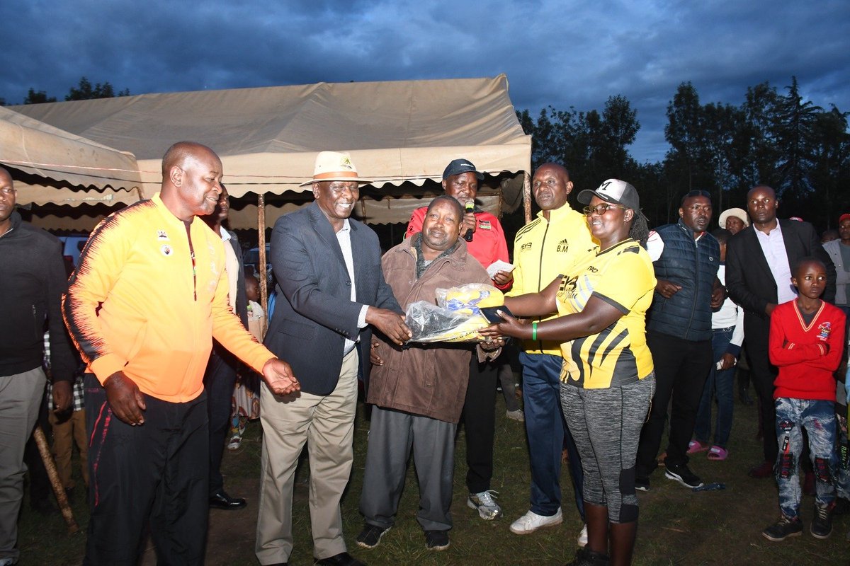 BaseYetu254's tweet image. The weekend treated volleyball enthusiasts to a fiery clash of titans with the indomitable Base Yetu team taking on and triumphing over the GSU side.
The decisive win earned a high commendation from the GSU Commandant Mr. Kanja who heaped praise on the Base Yetu side that sits…