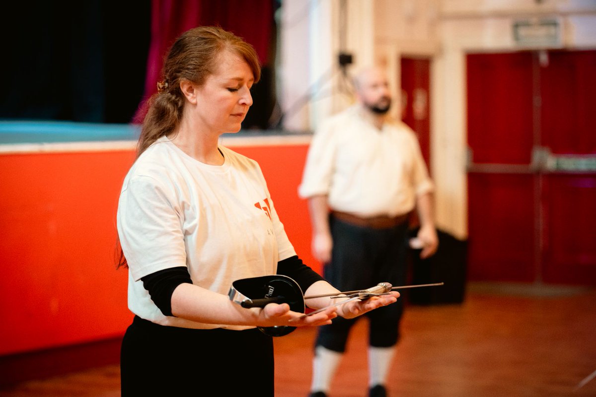 RachJPedley's tweet photo. Concentrating to get the target.
#Rapier #Dagger #dramaticcombat #training #lifelonglearning 

Amazing week, setting new challenges to use both hands &amp; developing skills

Grateful to @bethanfights &amp; @RobinHellier for thier time, energy &amp; knowledge sharing. 

📸 @traceypaddison https://t.co/3Muiqpk4yZ