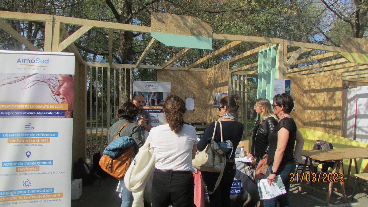 AtmoSud's tweet photo. 🔊Ce weekend, @AtmoSud était présent au festival #FaitesEcho du @GrandAvignon.
🍃Un moment d'échange sur les enjeux de l'#air, du #climat et de l'#énergie.
🔧Un atelier participatif de montage de #microcapteurs, en partenariat avec @AirCarto a été proposé le samedi ! https://t.co/KCbbm1qlyN