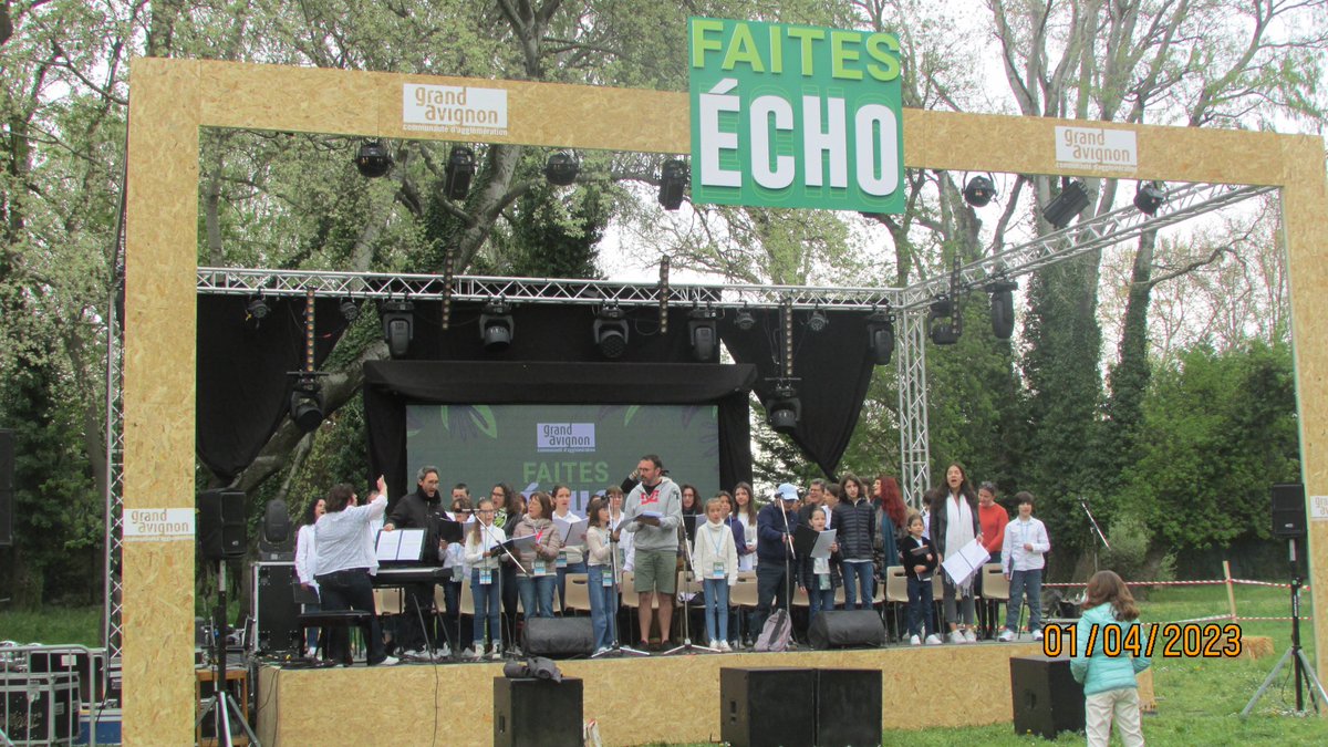 AtmoSud's tweet photo. 🔊Ce weekend, @AtmoSud était présent au festival #FaitesEcho du @GrandAvignon.
🍃Un moment d'échange sur les enjeux de l'#air, du #climat et de l'#énergie.
🔧Un atelier participatif de montage de #microcapteurs, en partenariat avec @AirCarto a été proposé le samedi ! https://t.co/KCbbm1qlyN
