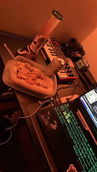 it&rsquo;s 2:40am:) https://t.co/lxAIDCwAuG