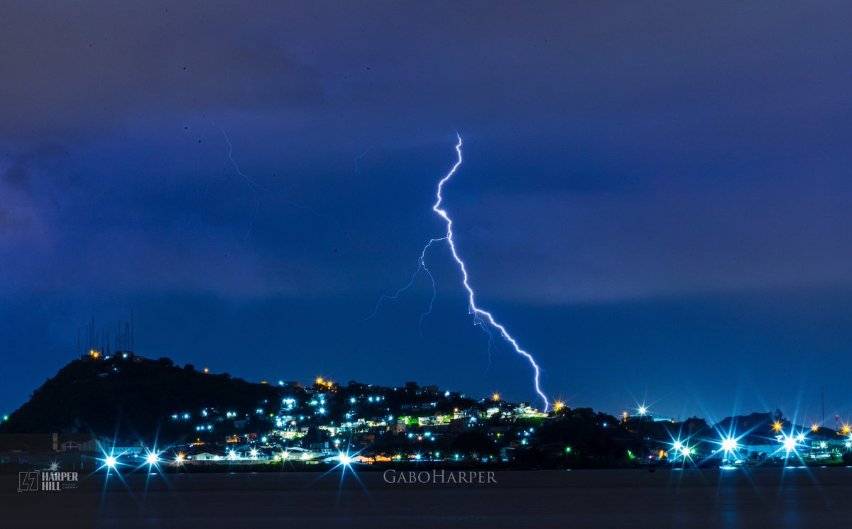 Gabo_Harper's tweet image. Lo que nos regaló el cielo hoy fue otro level!!! Lo único que se puede hacer es agradecer a la naturaleza por tremendo espectáculo que nos regala cada vez qué hay tormenta eléctrica, muchos la sufren y otros como yo las disfruta al máximo. #guayaquil #tormentaelectrica