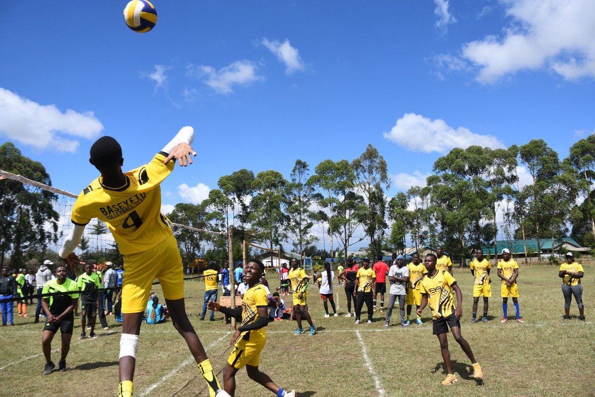 BaseYetu254's tweet image. The weekend treated volleyball enthusiasts to a fiery clash of titans with the indomitable Base Yetu team taking on and triumphing over the GSU side.
The decisive win earned a high commendation from the GSU Commandant Mr. Kanja who heaped praise on the Base Yetu side that sits…