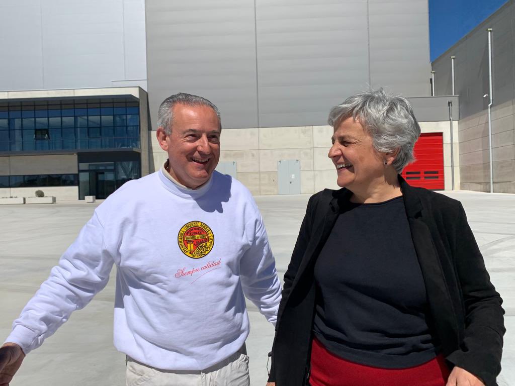 DelegGobCLM's tweet photo. La subdelegada del Gobierno🇪🇸en #Cuenca, @MariLuzFMarin1, visitó ayer las nuevas instalaciones de Panificadora Conquense, proyecto que ha recibido ayuda de #GobiernodeEspaña a través de @haciendagob, @mincoturgob (#Reindus), y @mapagob (#FondoEuropeoAgrícola de DesarrolloRural) https://t.co/raCMr2Pmam