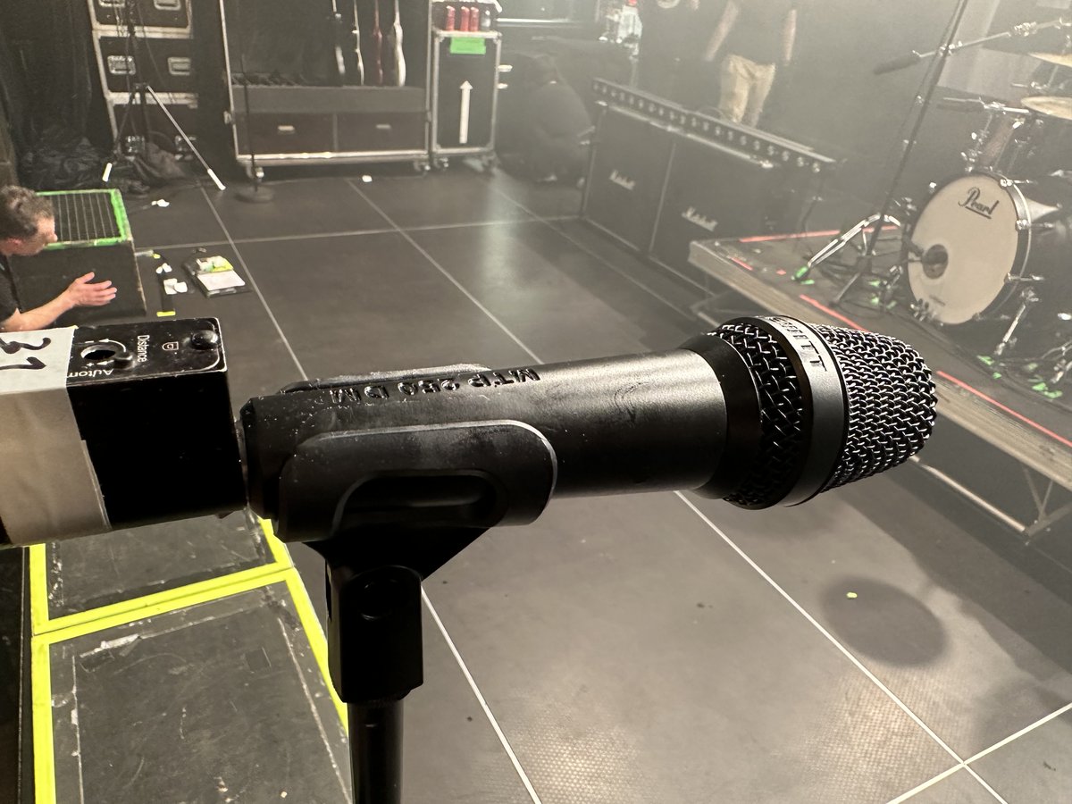BertrandAllaume's tweet photo. Début des tests des micros LEWITT pour la nouvelle tournée de Mass Hysteria !
Vraiment enchanté de travailler avec cette super équipe !
#LEWITT #MakeYourselfHeard #masshysteria #livemusic #microphone #Tenace #tenacetour https://t.co/6ZLXc2W8jE