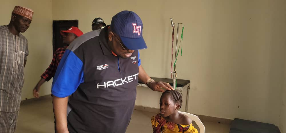 KpatubaMichael's tweet photo. @SenatorAduda while inspecting his Projects, he couldn't afford to ignore the welcoming songs from tomorrow's leaders...like they knew he was coming, the love from these children was massive. Indeed, @SenatorAduda is a big name. @SenatorAduda is not a sleeping Leader. https://t.co/l8fZVoOaxX