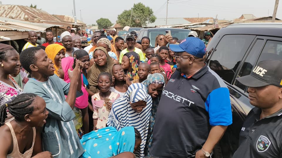 KpatubaMichael's tweet photo. @SenatorAduda while inspecting his Projects, he couldn't afford to ignore the welcoming songs from tomorrow's leaders...like they knew he was coming, the love from these children was massive. Indeed, @SenatorAduda is a big name. @SenatorAduda is not a sleeping Leader. https://t.co/l8fZVoOaxX