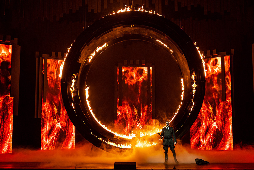 Read the full story: bit.ly/MDG_PR_2023_04…
MDG talks to multi award-winning Finnish lighting, set and video content designer and programmer, Mikki Kunttu, whose work encompasses ballet, opera, concerts, contemporary dance, television and theatre.