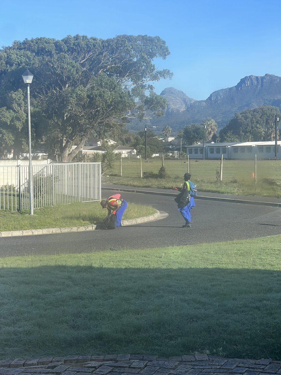 Street cleaners, a wonderful sight and a new lamppost. Thanks to the COCT. You don’t need to stay in a Model C area to get service <a href="/geordinhl/">Geordin Hill-Lewis</a>