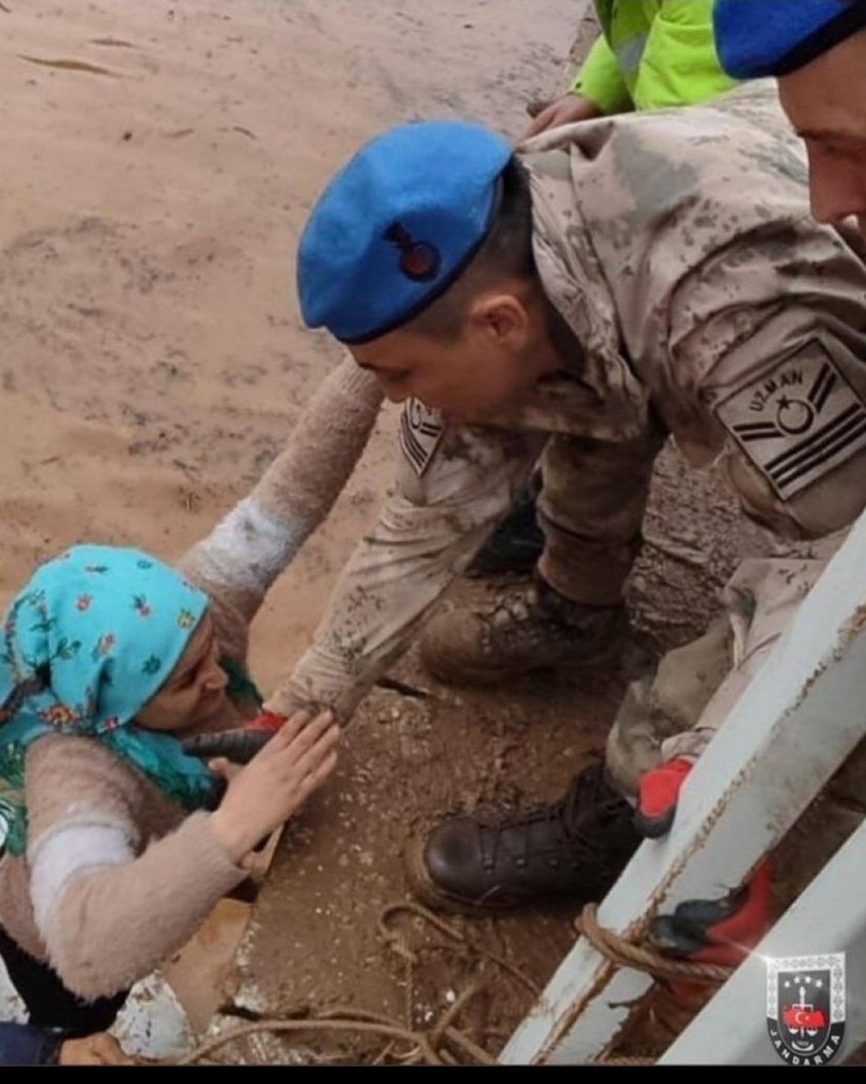 Her görevde varlar
Her operasyonda varlar
Her zorlukta varlar
Her Anı Yaşayanlar
KADRO 'yu yaşamadan Şehit ve Gazi oluyorlar. Uzman Çavuşların Beklentisi 2023 Türkiye Yüzyılında 
          KADRO ve 
          MESLEKİ GÜVENCE 'dir.

#UzmanÇavuş
Sayın Cumhurbaşkanım <a href="/RTErdogan/">Recep Tayyip Erdoğan</a>