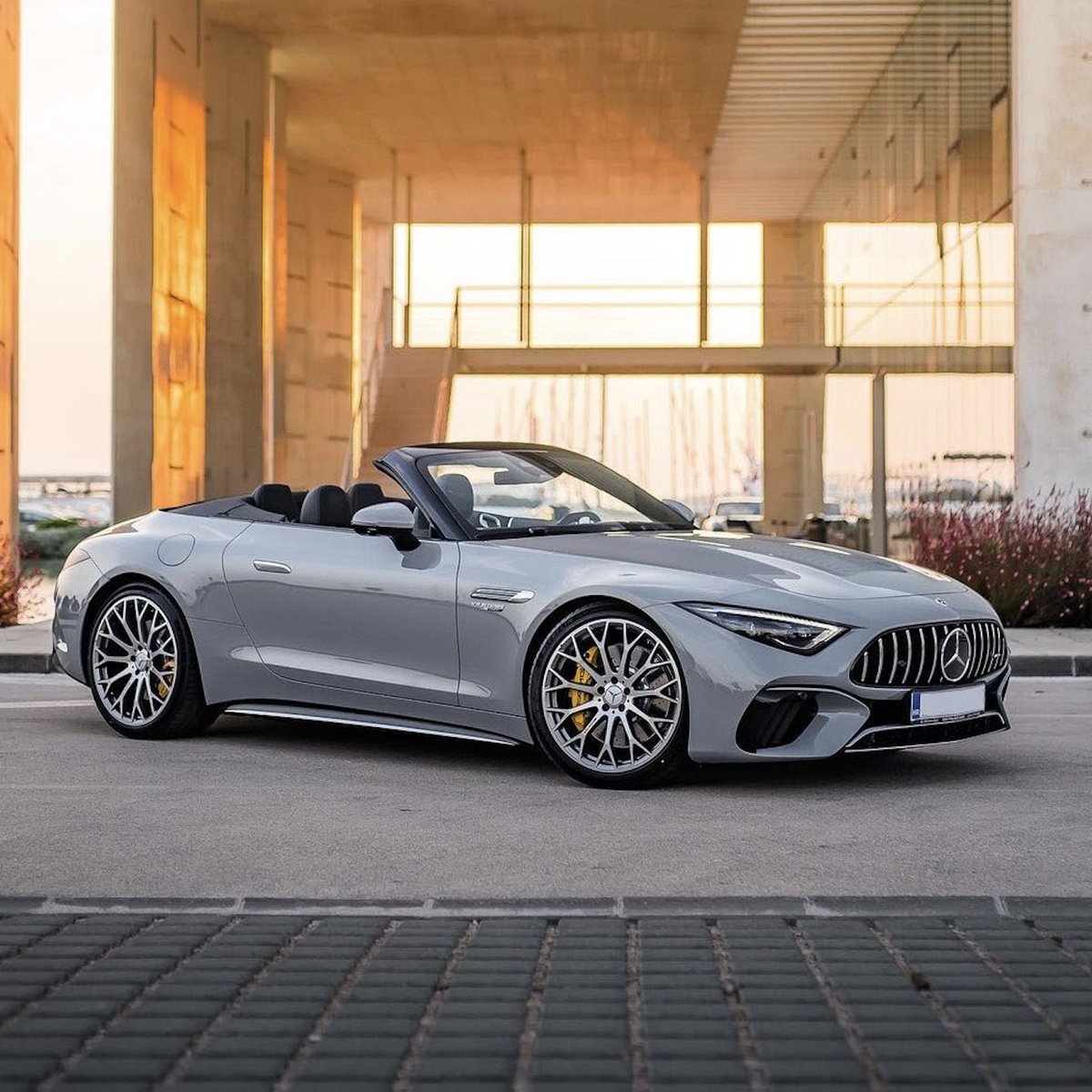 MBenzAutoOja's tweet photo. ¿Cuál es tu destino esta Semana Santa? Atrévete a soñar con el Mercedes-AMG SL63.
#AMGSL63 #MercedesAMG #SemanaSanta #MercedesBenz #MbenzAutoOja
damir_arapovic (IG) https://t.co/iWwzxLlFnu