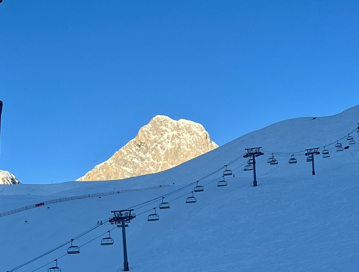 La journée s’annonce, radieuse. Ciel bleu soleil neige que demander de plus. #challengedeschefsetoilés #tignes #clubmedtignes #ski #competition #lavieestbelle