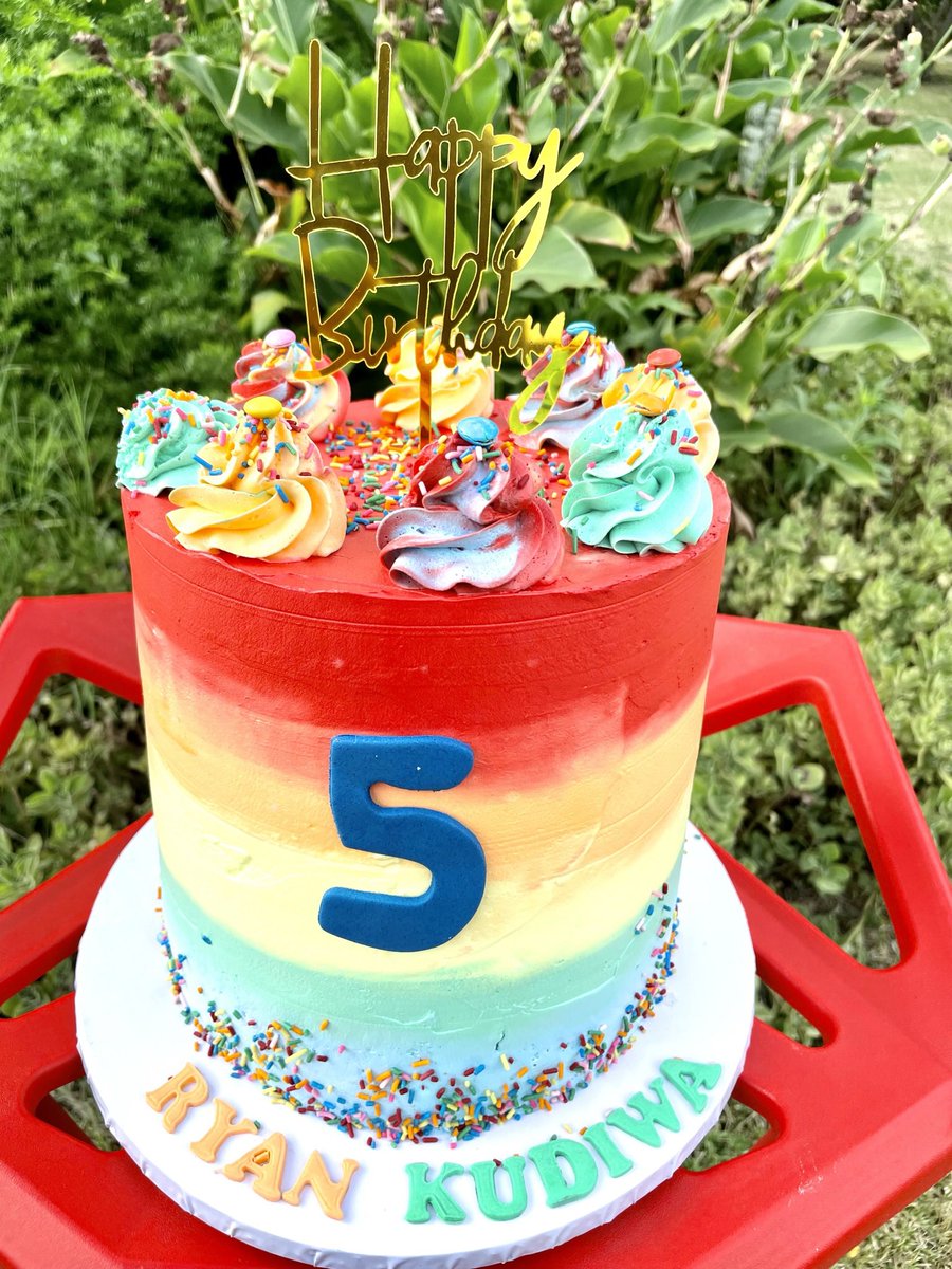 When fun meets yum!😋🌈

#designcakestalent #thatwarmfuzzyfeeling #party #patisserie #cakelover #zimbaker #hararebaker #cake #birthdaycakes #kidscakes #rainbowcake #cakesforkids #rainbowthemedcakes #rainbowcakes #cakeswithrainbows