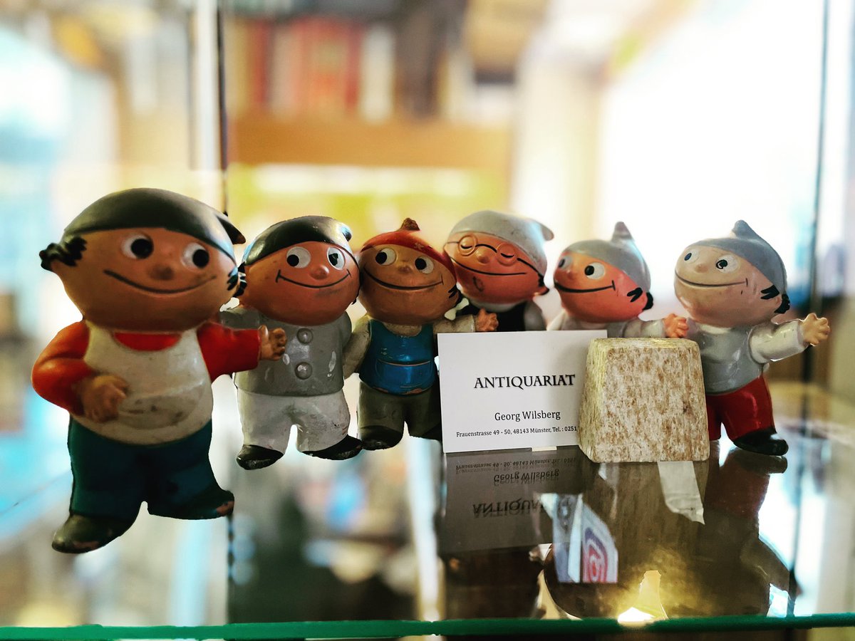 Sehr hilfreich die Jungs, sehr hilfreich …

(Alles Gute zum 60. Geburtstag nachträglich, liebe #mainzelmännchen)
@zdf <a href="/zdfmediathek/">zdfmediathek</a> @mainzelmaennchen.zdf #wilsberg #wilsbergzdfkrimi #antiquariat #antiquariatsolder  <a href="/WarnerBrosTVDE/">Warner Bros. TV Deutschland</a>