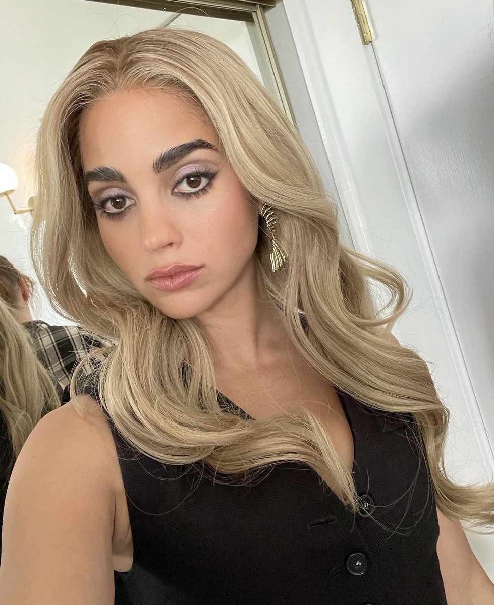 barrerafiles's tweet photo. blondie barrera for glamour mexico 👱🏻‍♀️ https://t.co/ZvDlyNjLkf