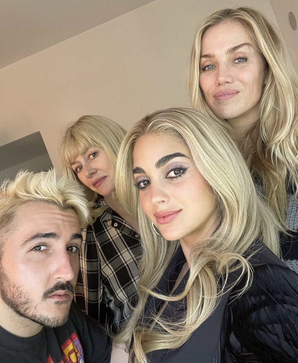 barrerafiles's tweet photo. blondie barrera for glamour mexico 👱🏻‍♀️ https://t.co/ZvDlyNjLkf
