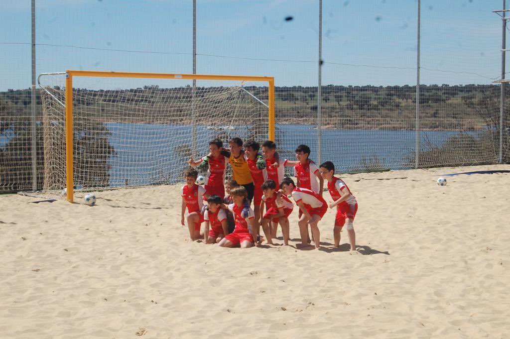 RFAFJAEN's tweet photo. 🏆🏖️| I COPA PROVINCIAL DE CLUBES FÚTBOL PLAYA

🔵 EQUIPOS CATEGORÍA BENJAMÍN

@Mengibar_FS 
@linarescf_ 
#CDRUS
@CDTorreperogil https://t.co/9vIwazej2i