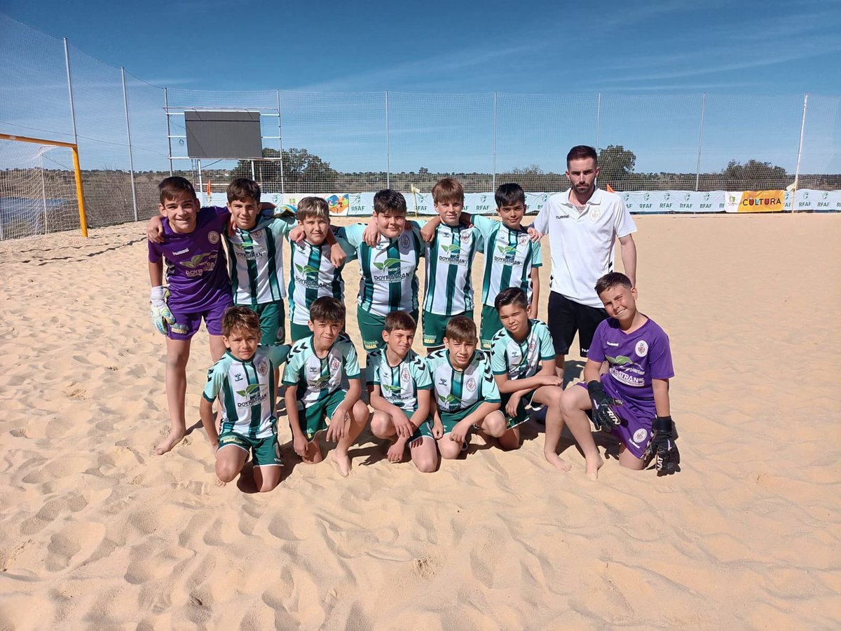 RFAFJAEN's tweet photo. 🏆🏖️| I COPA PROVINCIAL DE CLUBES FÚTBOL PLAYA

🟡 EQUIPOS CATEGORÍA ALEVÍN

@Betis_Iliturgit 
@CDTorreperogil 
#CDRUS
@Mengibar_FS 
@cd_ubedaviva https://t.co/HBbexETzg1