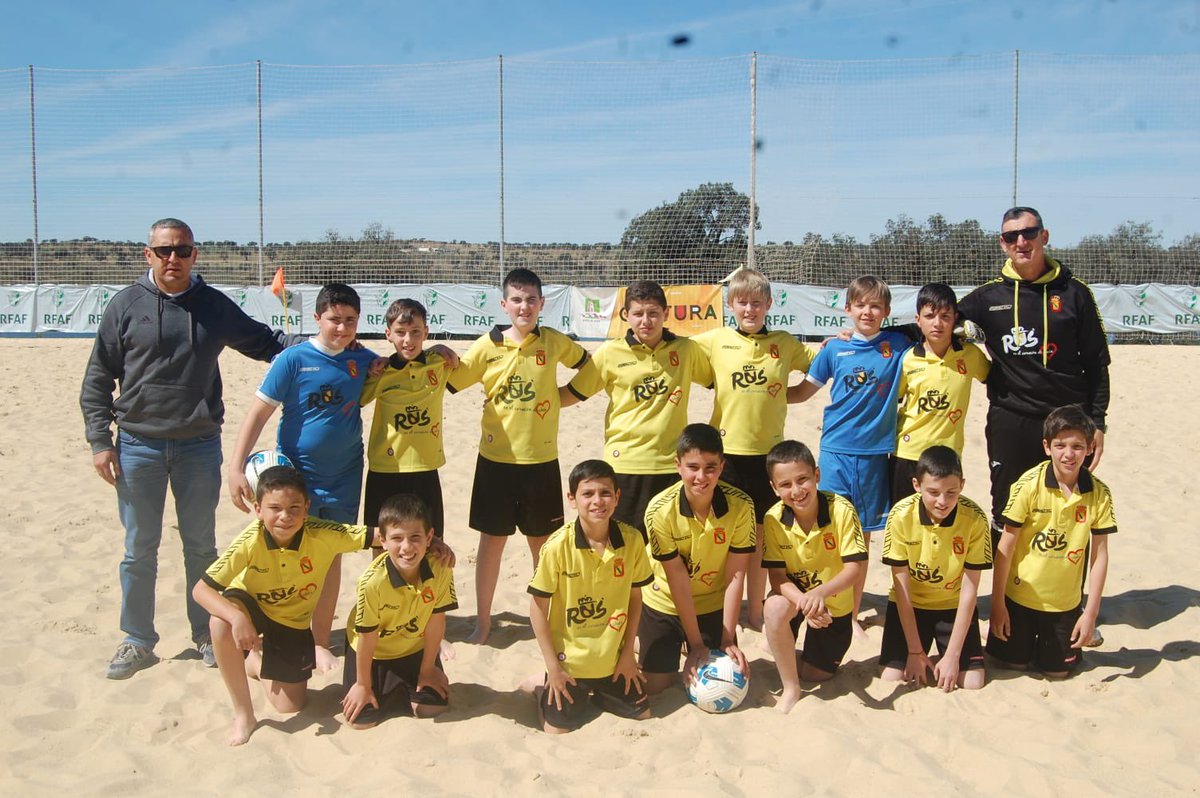 RFAFJAEN's tweet photo. 🏆🏖️| I COPA PROVINCIAL DE CLUBES FÚTBOL PLAYA

🟡 EQUIPOS CATEGORÍA ALEVÍN

@Betis_Iliturgit 
@CDTorreperogil 
#CDRUS
@Mengibar_FS 
@cd_ubedaviva https://t.co/HBbexETzg1