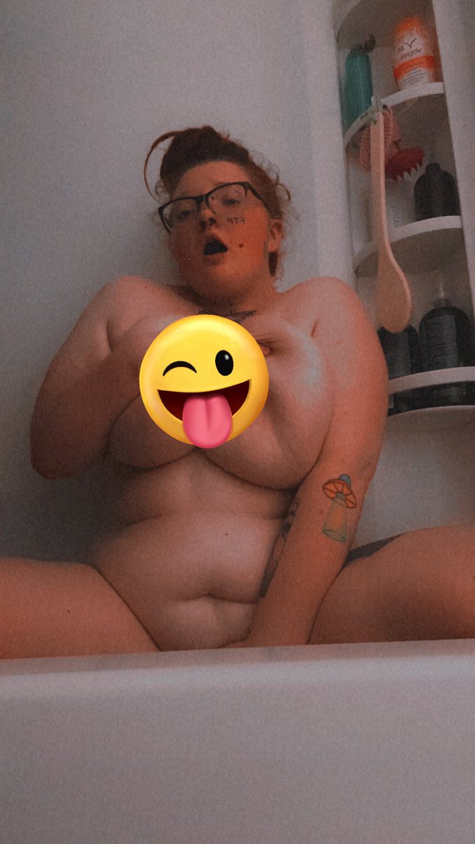 scarecrowgrayce's tweet photo. Working on loving myself and the body I have everyday 🥰 was hesitant to post this but decided to just go for it 🫶🏻 Hope you enjoy 🖤 https://t.co/5K9sJQ8eYq