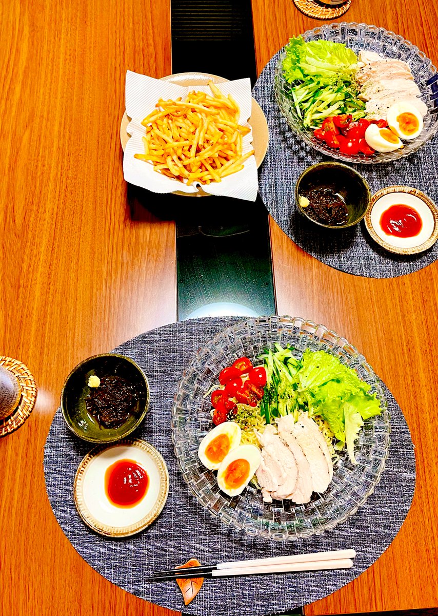 rin35966908's tweet photo. 昨夜は冷やし中華、もずく酢、ポテト🍟でした😊
ポテトはノンフライヤーで💕
#おうちごはん https://t.co/0mWh97PVLD