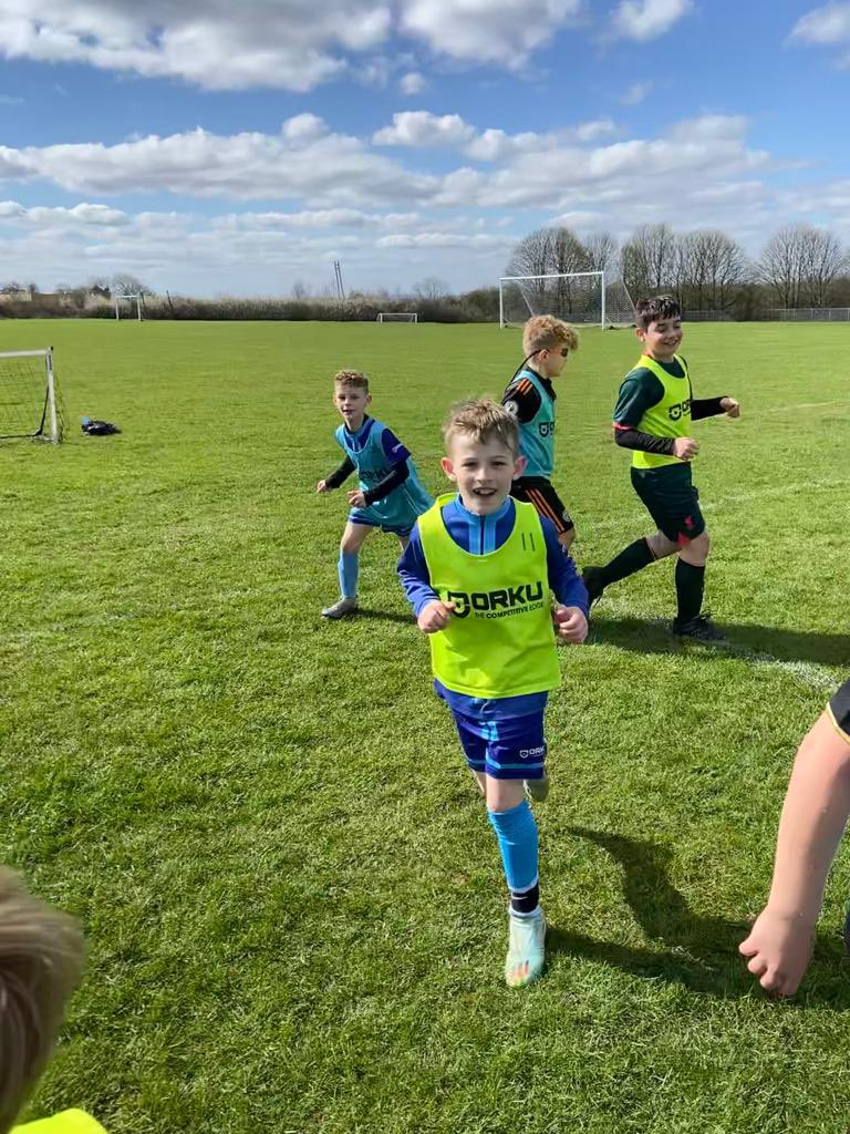 780Coaching's tweet photo. 🔵⚽️ 780 EASTER FOOTBALL - DAY 1 🔵⚽️

We had a great first day on the Easter course at John Leggott College with over 60 players on the course. 

⚽️ #the780evolution #weare780 #processplusperformance #football #Easter #fun ⚽️ https://t.co/SlJKYfB3jb